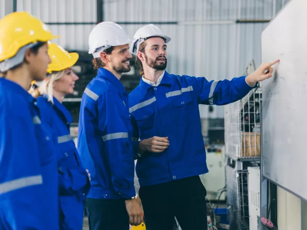 Trh práce vstupuje do období strukturálních změn, stále však chybí kvalifikovaní specialisté. Adaptaci brzdí bariéry i předsudky.