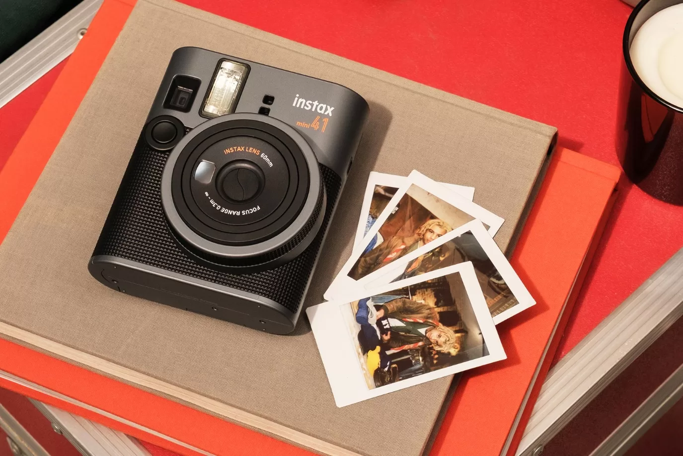 Fujifilm představil instantní fotoaparát instax mini 41