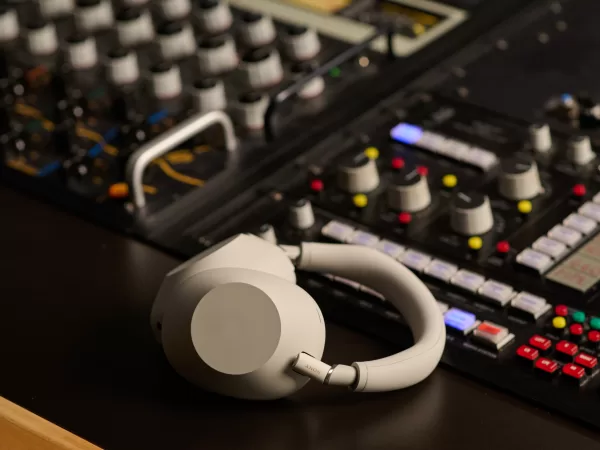 Sluchátka Sony WH-1000XM6 představují další evoluci v potlačení okolního hluku