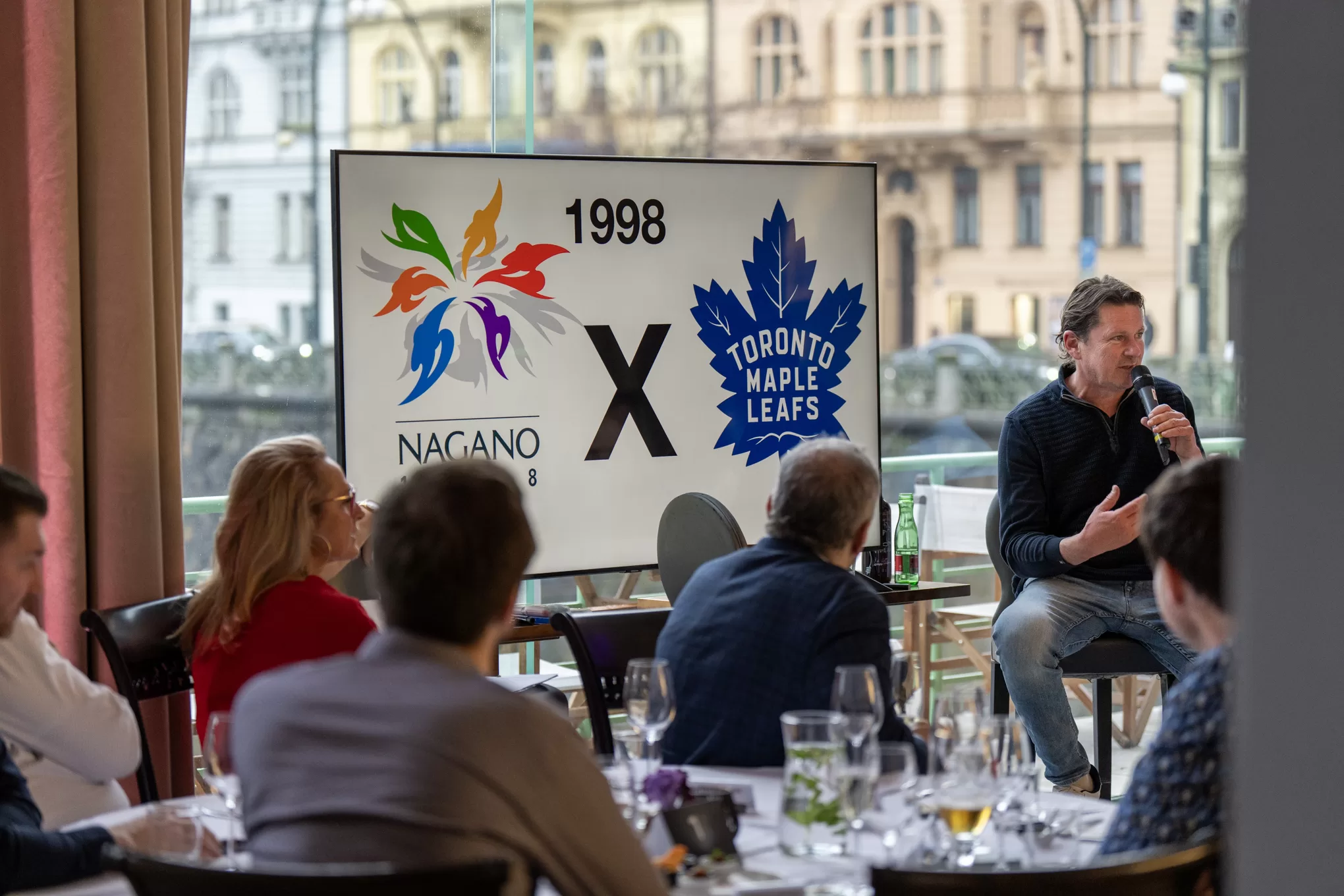 Kde řešit výzvy s technologickými špičkami? VIP IT Club slaví osm let, vystoupili zde manažeři Mastercard, Rohlíku i Jan Koller