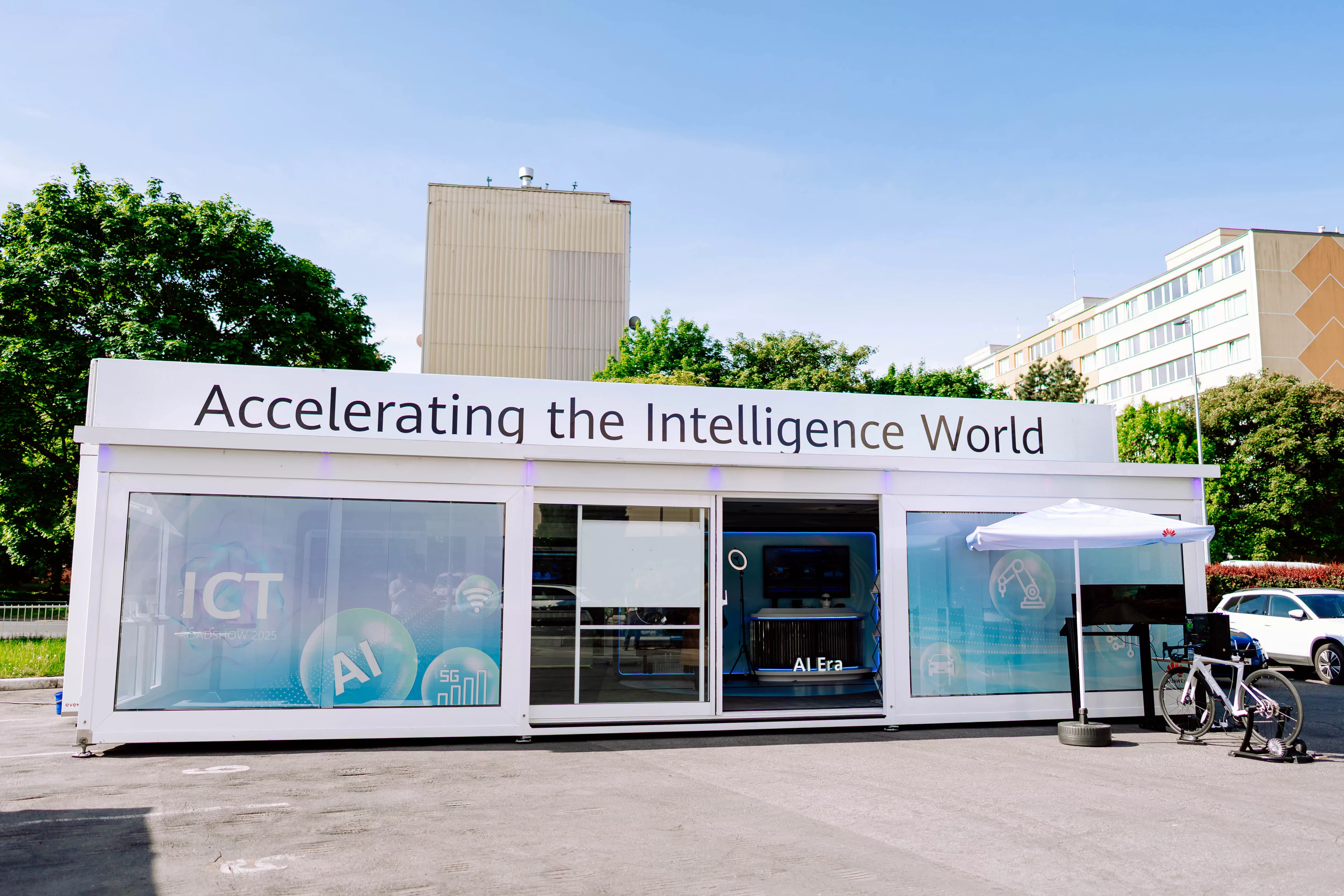 Huawei Demo Truck opět v Praze: představí sítě budoucnosti a AI scénáře v praxi