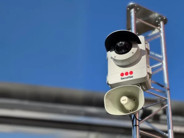 Nové jednokamerové řešení Securitas OneBox elegantně řeší problém zabezpečení pozemku. Lze ho koupit nebo pronajmout