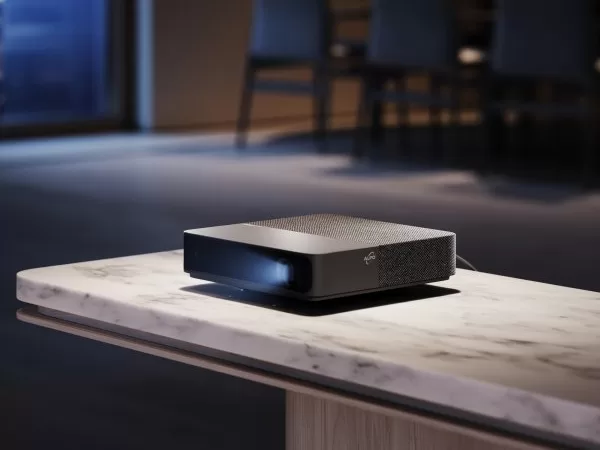 Loewe We. BEAM: Stylové domácí i přenosné letní kino v jednom