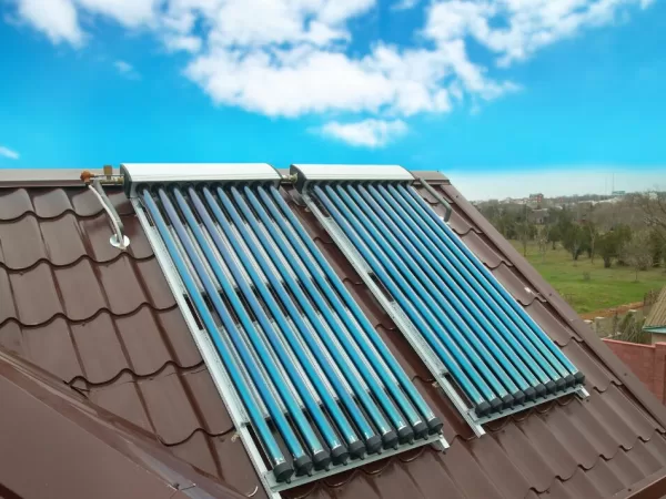 Solární ohřev vody nabízí cestu k nižším účtům za energie