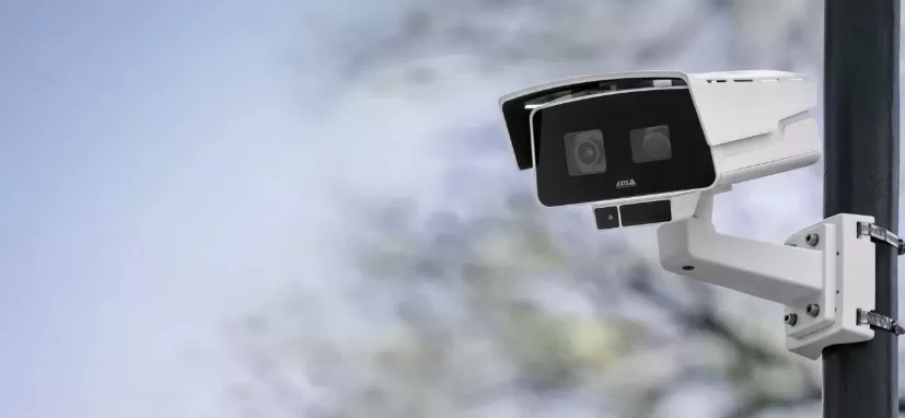 Širokoúhlý i detailní záběr stejné scény z jedné kamery? Dvousenzorová AXIS P1518-LE to umí včetně AI.