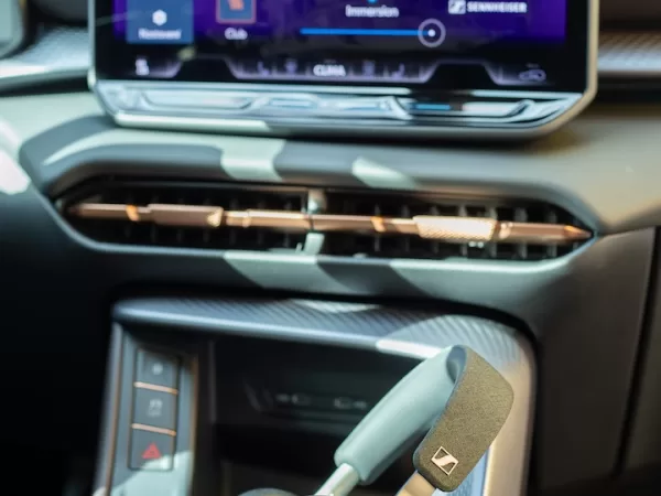 Společnost Panter hostila už druhý ročník společenského večera s luxusním zvukem, hodinkami a tentokrát i automobilem