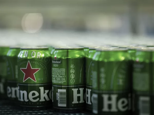 Z patnácti minut na jednu. Heineken spouští AI chatbota Hoppy pro vyhledávání firemních dat