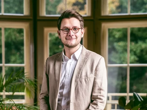 AI v psychoterapii? Mladí ji zkouší, ale nedůvěřují jí. Lidský element zůstává nenahraditelný, ukazuje český průzkum Hedepy