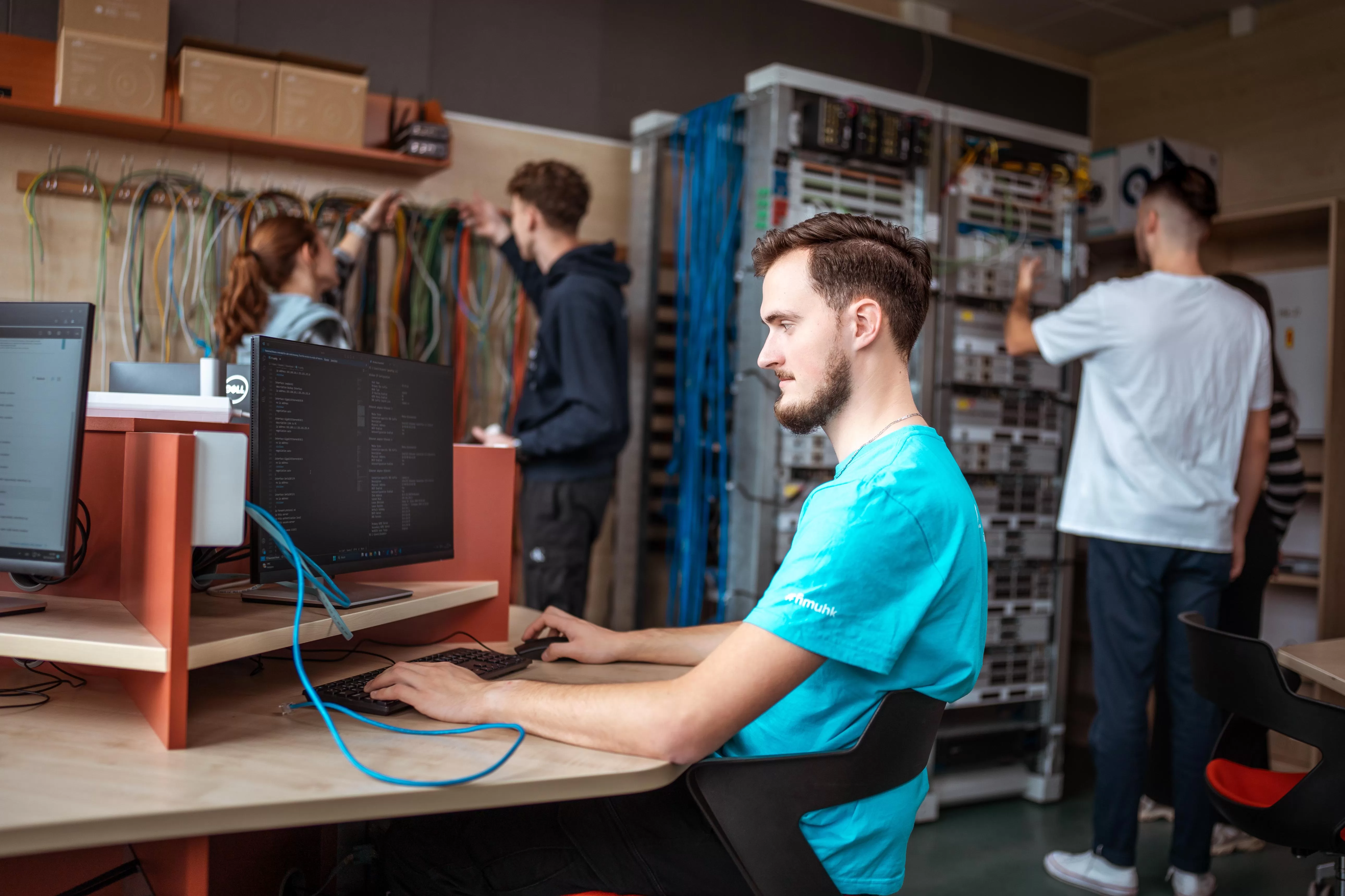 T-Mobile pomáhá Univerzitě Hradec Králové s výukou informační a síťové bezpečnosti, zájem studentů roste