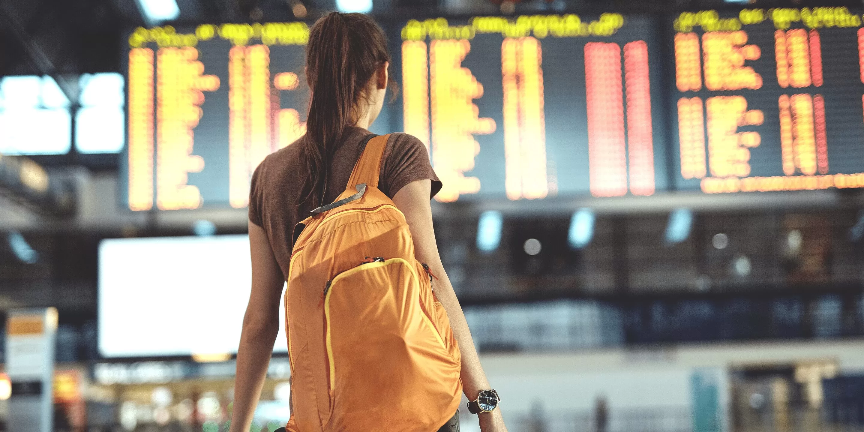 Jak se vyhnout poplatkům na letišti. Přísnější pravidla nízkonákladovek mění nákupní preference