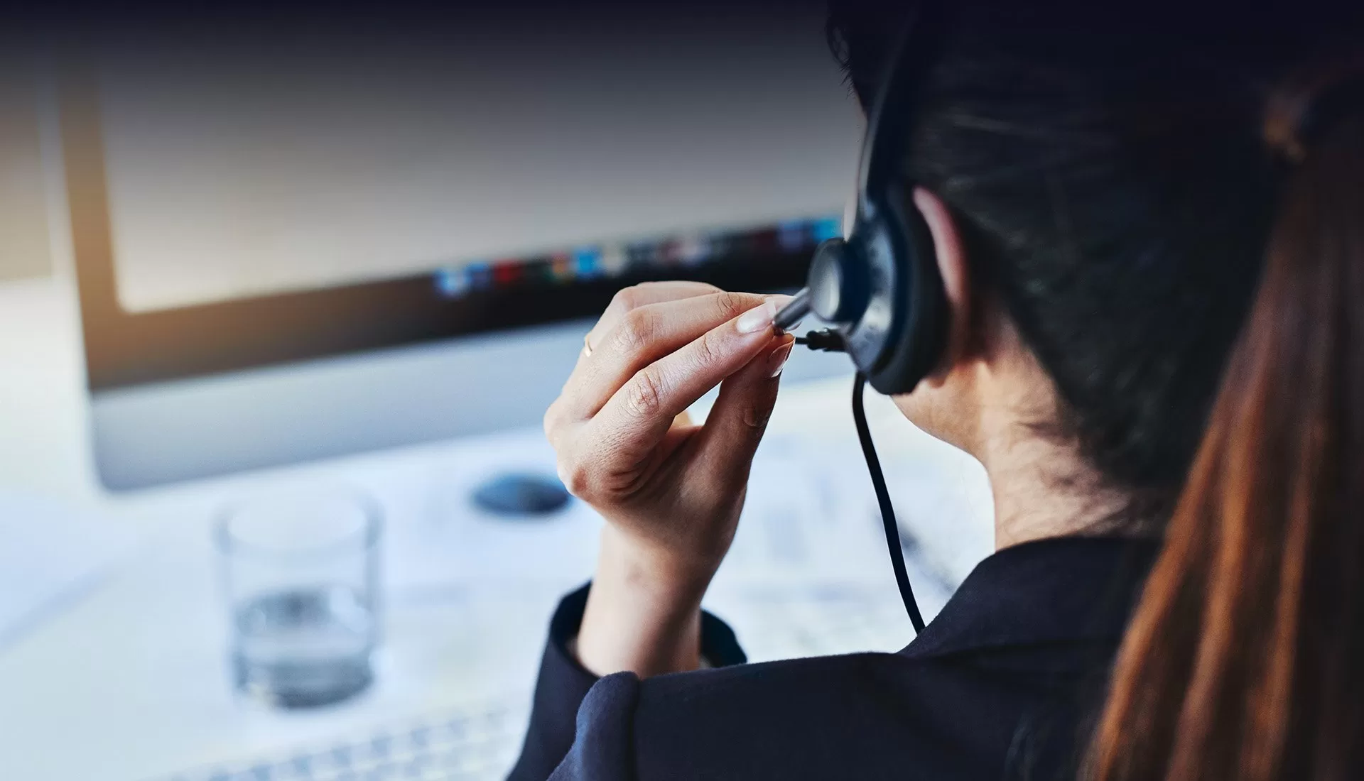 Podvodných telefonátů přibývá. Falešní bankéři způsobili meziročně o 41 % vyšší škody, operátoři blokují miliony pokusů o zneužití čísel