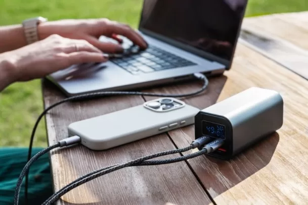 Obsah obrázku elektronika, přístroj, Elektronické zařízení, osoba

Obsah generovaný pomocí AI může být nesprávný.