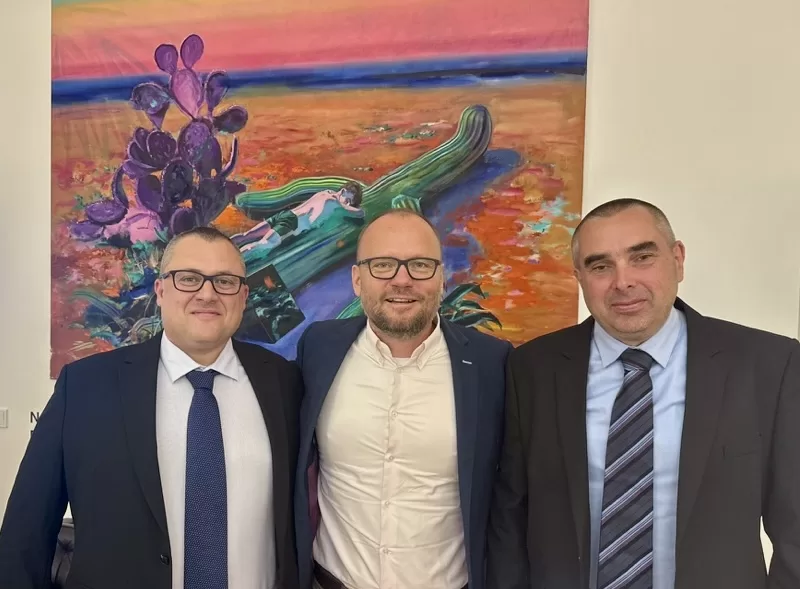 Algotech pokračuje v akvizicích, nyní vstupuje do firmy EXPINIT