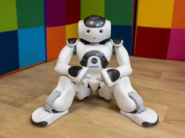 V Jablonci pomáhá hendikepovaným lidem robot – první svého druhu v Evropě