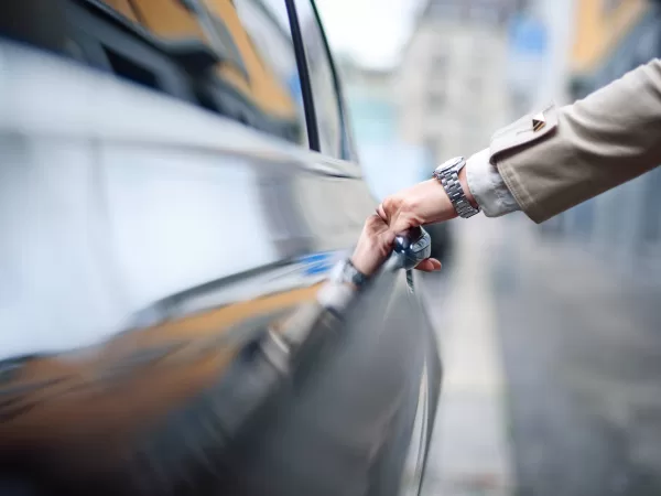 Uber v Česku spustil účty pro seniory se zjednodušeným režimem