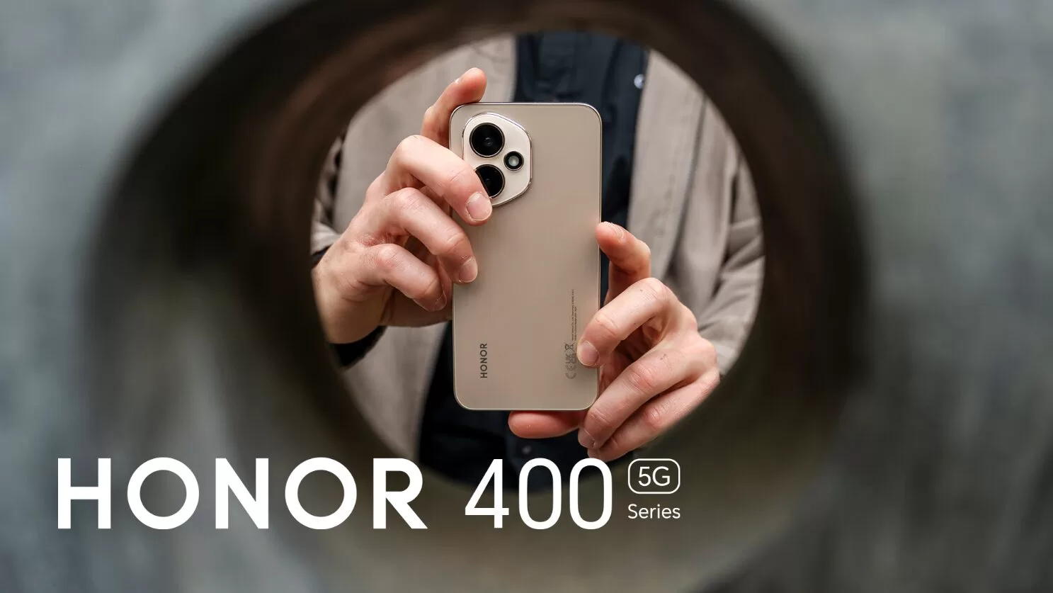 A person holding a phone

AI-generated content may be incorrect.