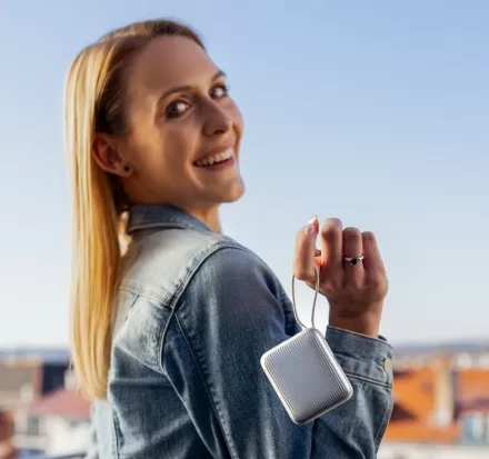 Obsah obrázku osoba, obloha, oblečení, Lidská tvář Obsah generovaný pomocí AI může být nesprávný.