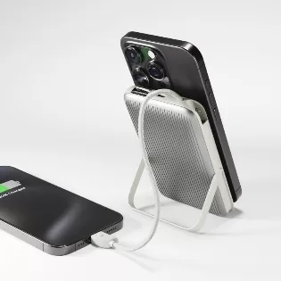 Obsah obrázku přístroj, Mobilní telefon, Elektronické zařízení, elektronika Obsah generovaný pomocí AI může být nesprávný.