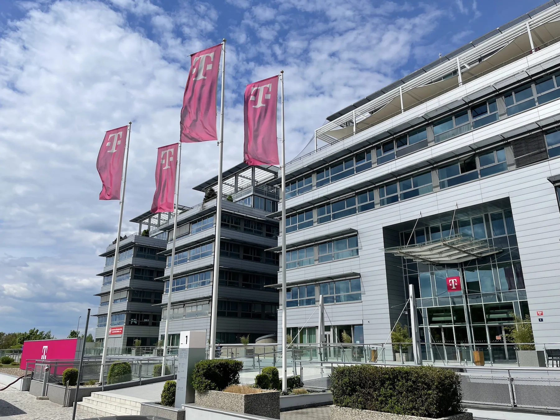 T-Mobile je technologickým partnerem Horácké multifunkční arény v Jihlavě – v moderní hale zajistí 5G pokrytí a umožní divákům užít si emoce na maximum