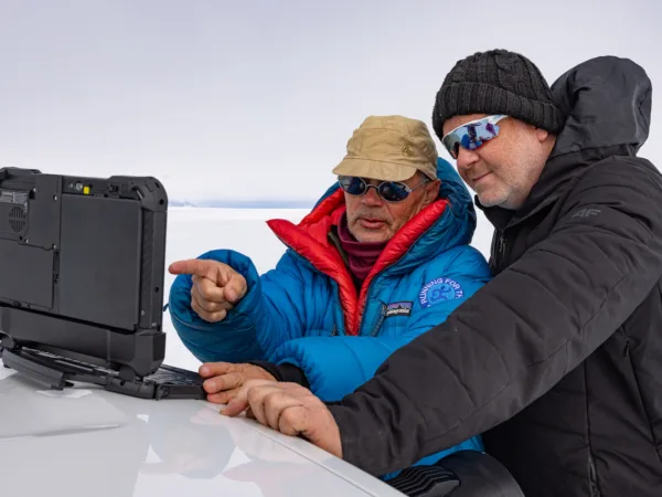 EXTRÉMNÍ BĚH PŘES ISLANDSKÝ LEDOVEC S NEZNIČITELNÝM TOUGHBOOKEM