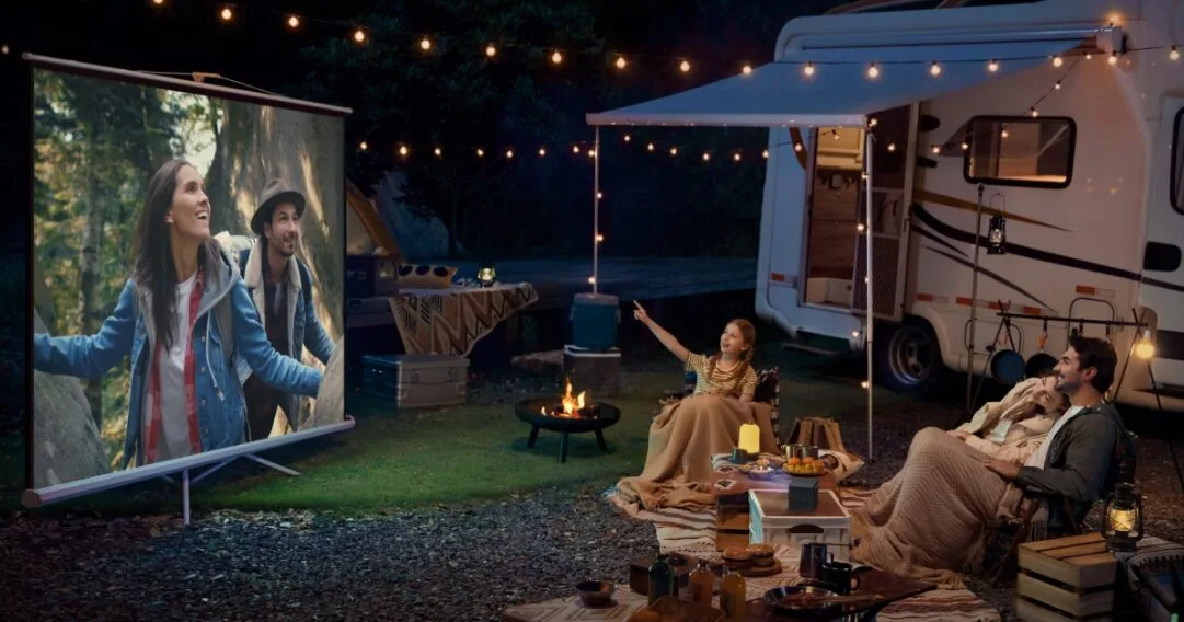 Obsah obrázku oblečení, stůl, venku, osoba

Obsah generovaný pomocí AI může být nesprávný.