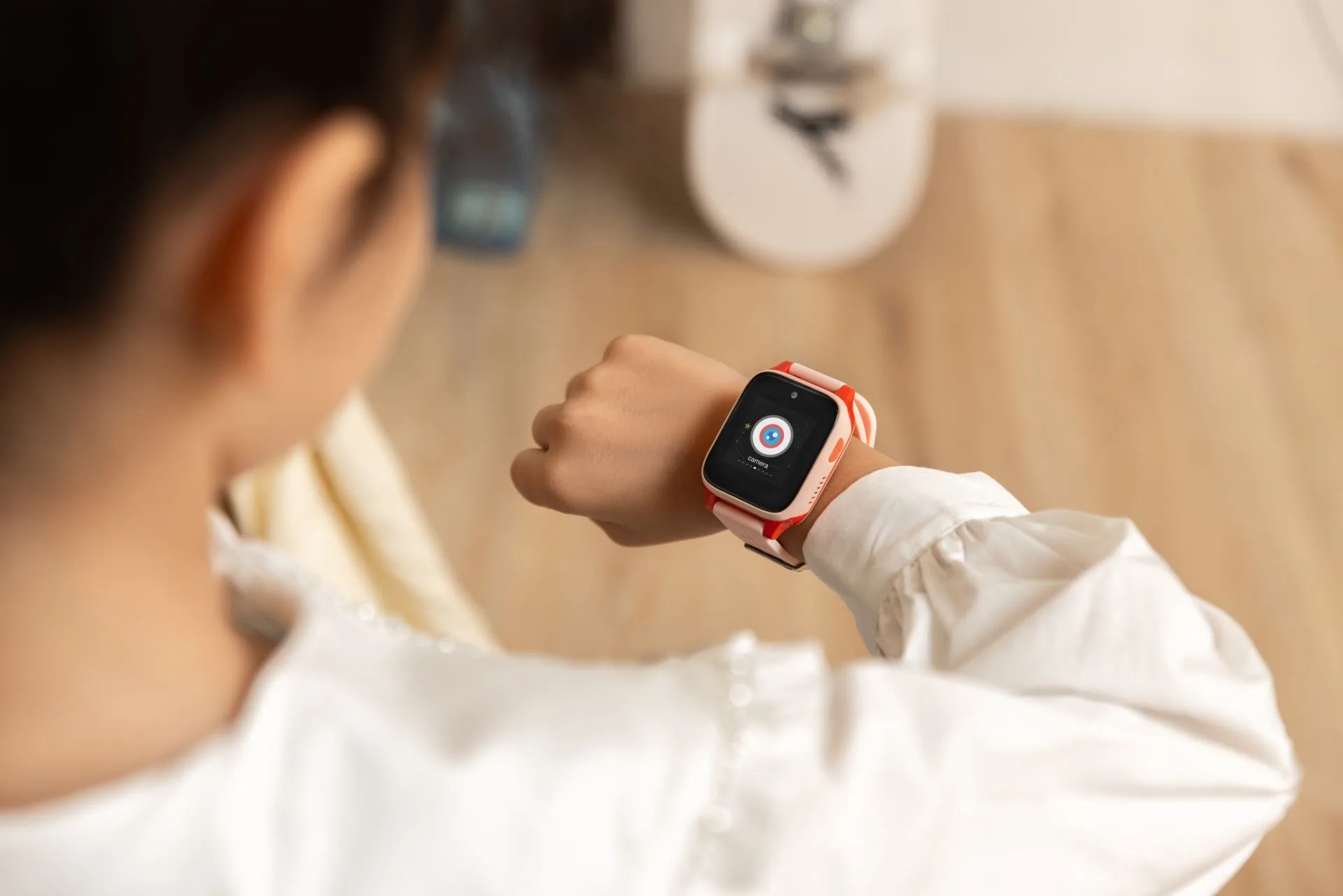 Obsah obrázku osoba, interiér, Mobilní telefon, hodinky

Obsah generovaný pomocí AI může být nesprávný.