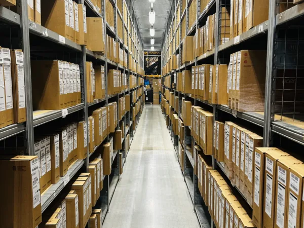 Acer EMEA se zaměřuje na ekologickou logistiku: snížení emisí CO₂ o 2 470 tun do roku 2025 díky elektrickým nákladním vozidlům, biopalivům a nepřetržitému monitorování emisí