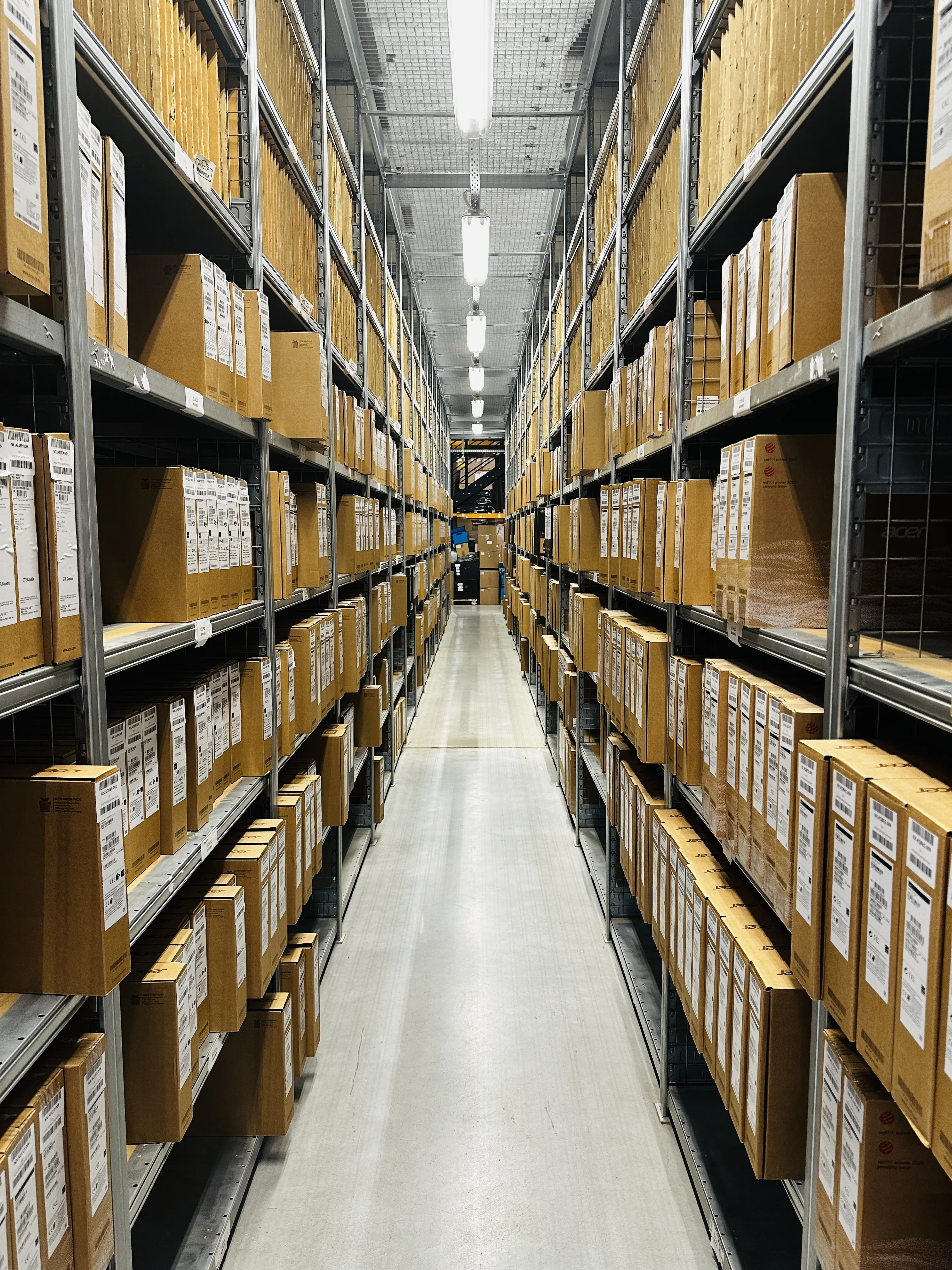 Acer EMEA se zaměřuje na ekologickou logistiku: snížení emisí CO₂ o 2 470 tun do roku 2025 díky elektrickým nákladním vozidlům, biopalivům a nepřetržitému monitorování emisí