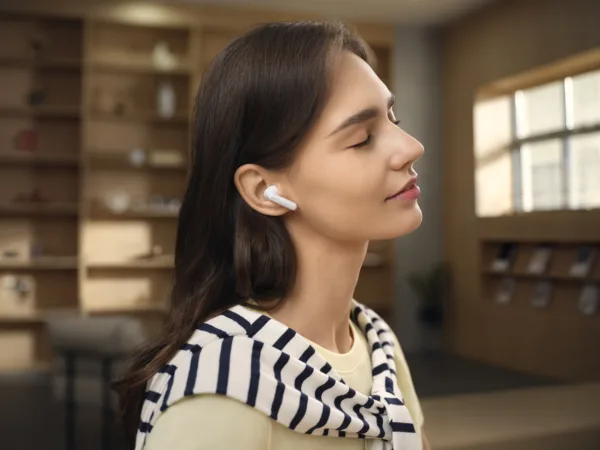 Huawei přichází na trh s další novinkou. Ultralehká sluchátka FreeBuds SE 4 ANC jsou ideální nejen na práci v kanceláři, ale i na sport