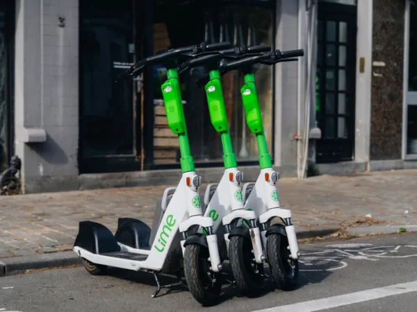 Lime v Praze testuje inovativní systém Captur. Pomůže se správným parkováním koloběžek a odhalí prohřešky