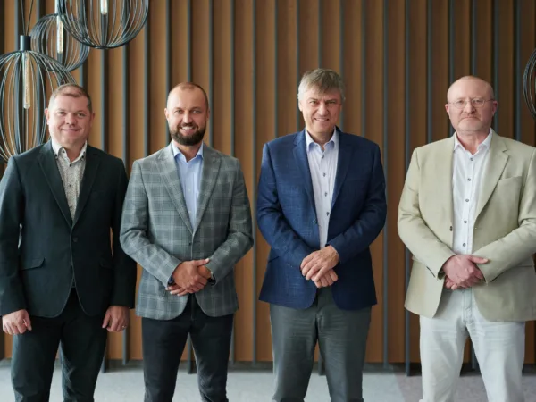 Seyfor posiluje v oblasti telematiky a IoT. Přes Commander získává 100% podíl ve společnosti Radium, výrobci systému Fleetware