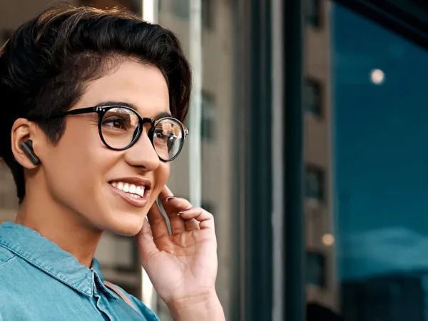 Dell uvedl na český trh špuntová sluchátka z řady Pro Plus s umělou inteligencí