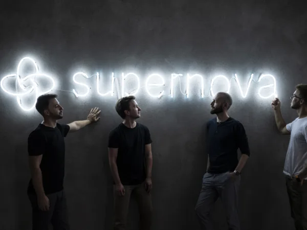 Naplno odemyká vibe-coding pro největší firmy světa. Na dobytí Asie, Ameriky a rozšíření českého týmu má Supernova 9 milionů dolarů