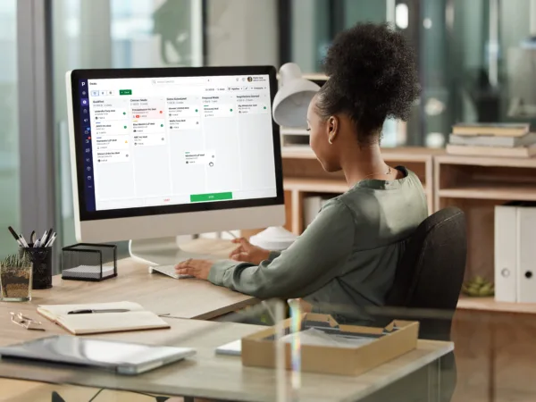 Pokud nereagujete do pěti minut, přicházíte o zákazníka. Firmy bez AI agentů a automatizace neudrží krok, ukázal Digifest