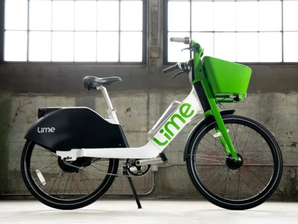 Lime navýšil počet kol v Praze na 1 000. S městem jedná o fungujících podmínkách