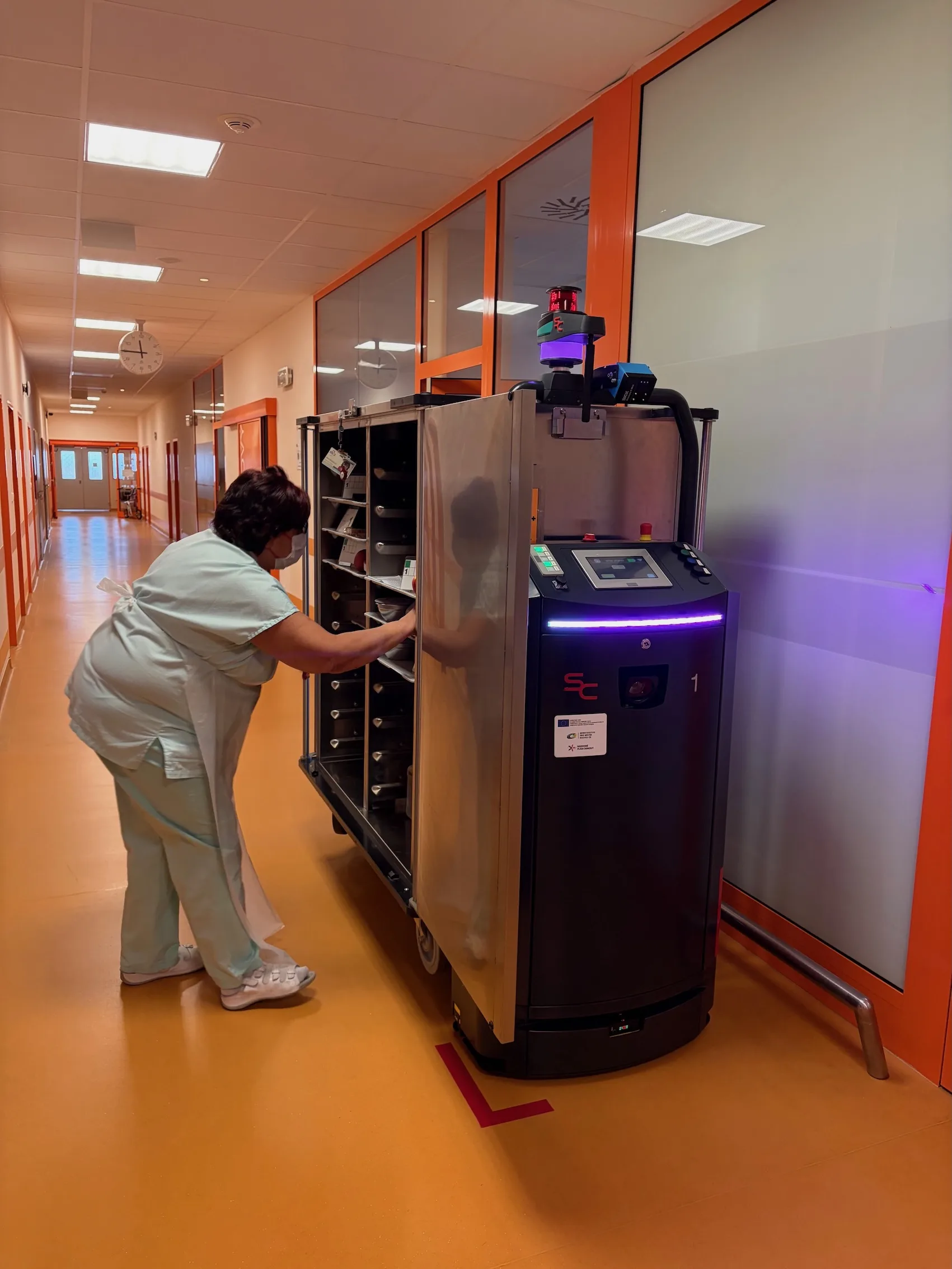 V Nemocnici Jihlava jezdí autonomní roboti díky 5G síti od T-Mobile