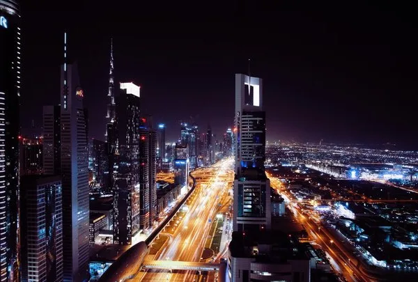 Signify poskytuje správcům budov lepší kontrolu a úspory energie díky pohybovým a světelným senzorům DALI Signify Interact