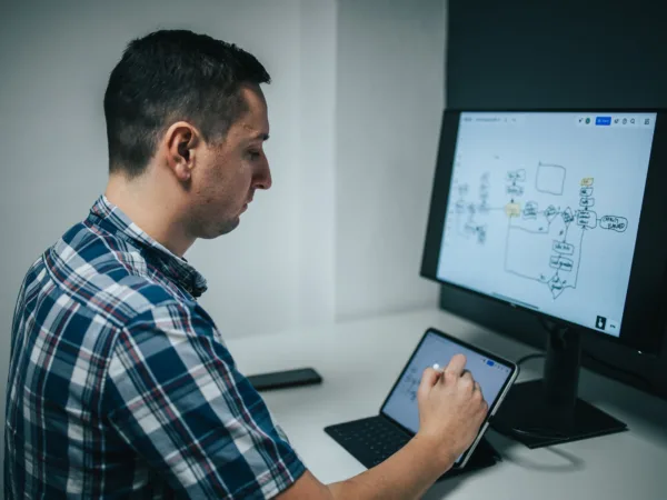 Vaše data, vaši IT dodavatelé, jejich AI: Tichá hrozba, o které nikdo nemluví