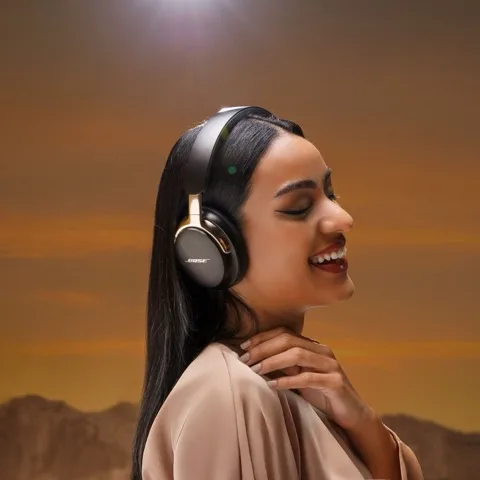 Bose míří na náš trh s nejnovější zlatou limitovanou edicí sluchátek QuietComfort Ultra Headphones 2. generace