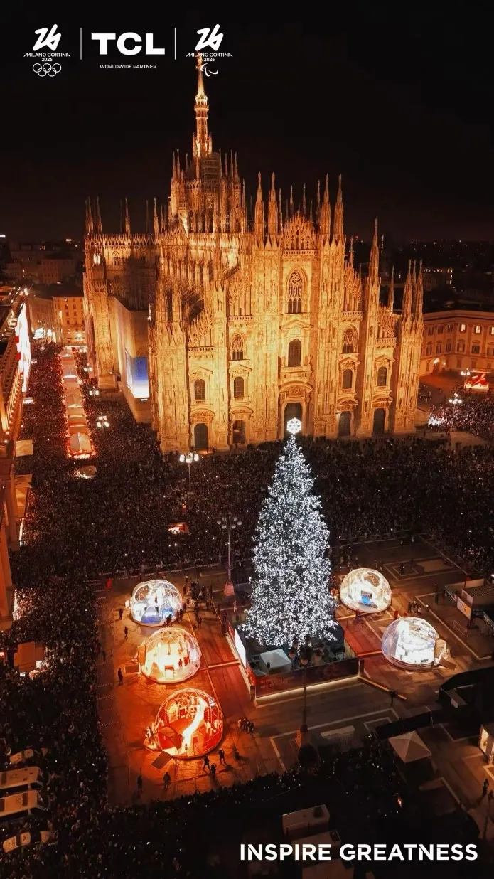 Obsah obrázku vánoční stromeček, text, budova, vánoce Obsah generovaný pomocí AI může být nesprávný.
